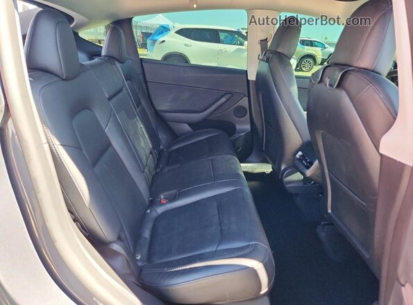 7SAYGDEFXNF530023 2022 TESLA MODEL Gray Вид задньої частини салону