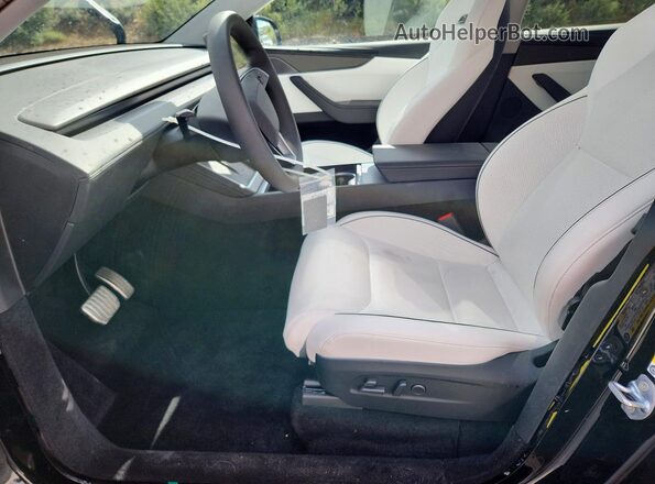 7SAYGDET3TA613387 2026 TESLA MODEL Black Front interior view