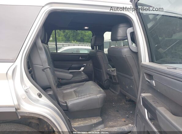 7SVAAAAA4PX002372 2023 TOYOTA SEQUOIA Серебряный Вид наклейки с VIN-кодом
