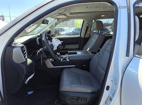 7SVAAABA1RX043351 2024 TOYOTA SEQUOIA White Widok wnętrza z przodu