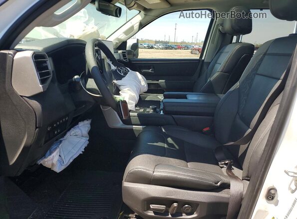 7SVAAABA3PX005553 2023 TOYOTA SEQUOIA White Вид салону спереду