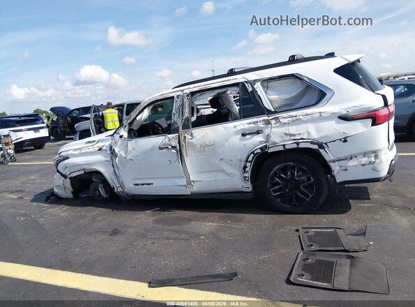 7SVAAABA3RX042931 2024 TOYOTA SEQUOIA White Vista interior trasera