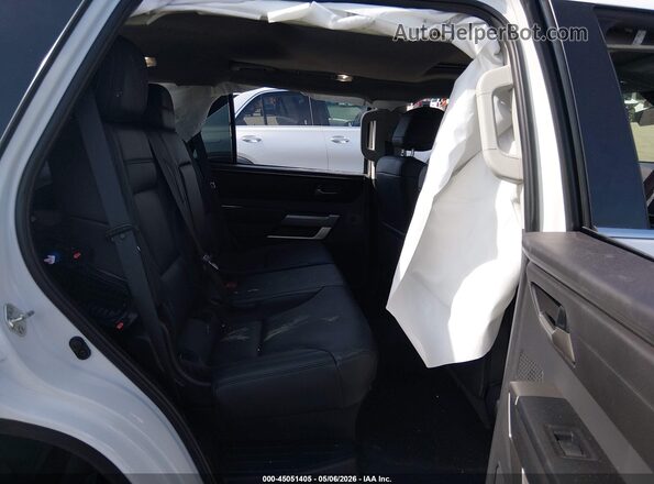 7SVAAABA3RX042931 2024 TOYOTA SEQUOIA White Vista de la etiqueta del VIN