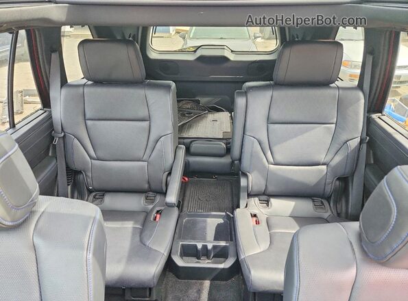 7SVAAABA8PX017973 2023 TOYOTA SEQUOIA Red Вид задніх сидінь