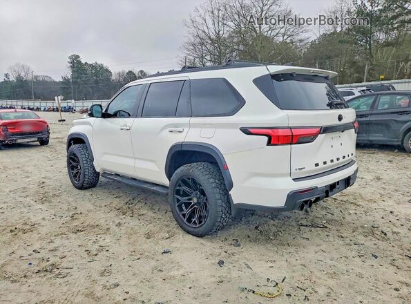 7SVAAABA8RX023677 2024 TOYOTA SEQUOIA Белый Задняя левая четверть