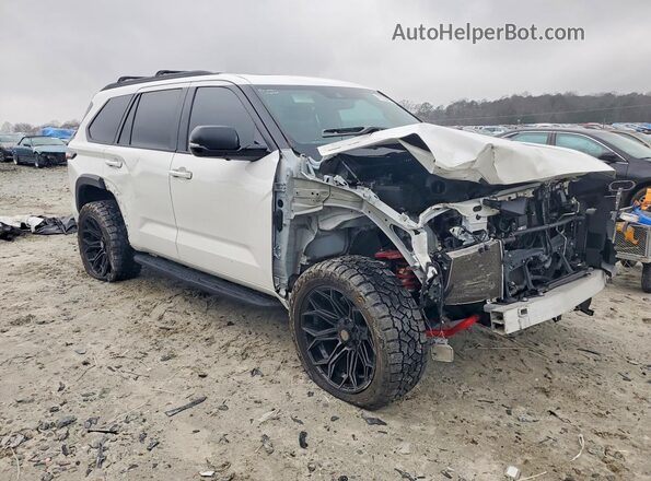 7SVAAABA8RX023677 2024 TOYOTA SEQUOIA Белый Передняя правая четверть