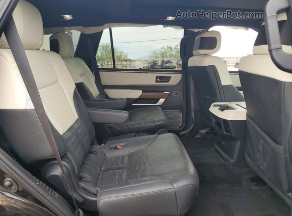 7SVAAABA9RX022179 2024 TOYOTA SEQUOIA Black Вид задньої частини салону
