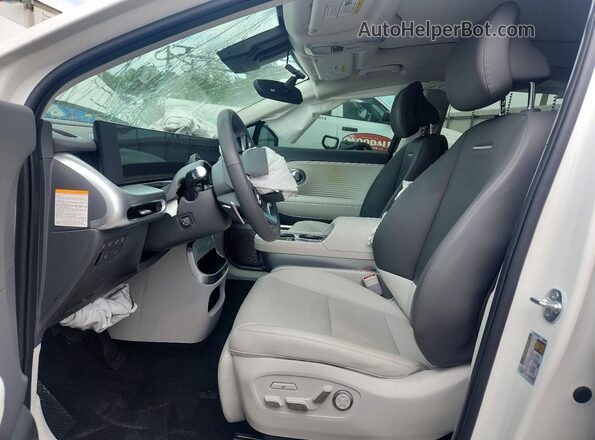 7YAMWFS58TY004260 2026 HYUNDAI IONIQ Белый Вид салона спереди