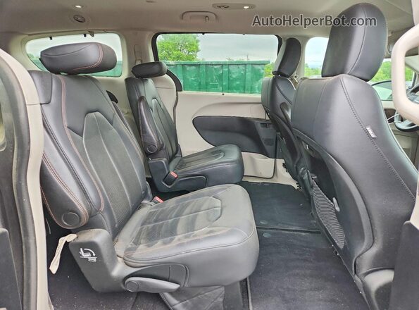 2C4RC1BG2JR123546 2018 CHRYSLER PACIFICA Gray Вид підкапотного простору