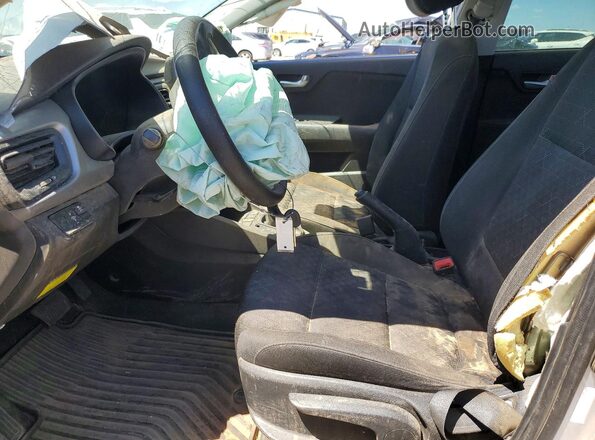 3KPA24AD0PE618251 2023 KIA RIO Silver Widok deski rozdzielczej