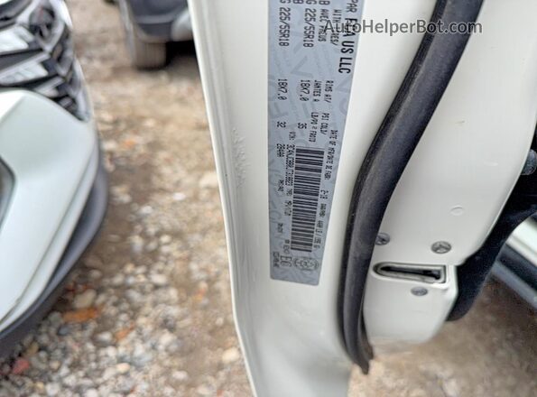 3C4NJCBB0JT318823 2018 JEEP COMPASS Белый Вид задней части салона