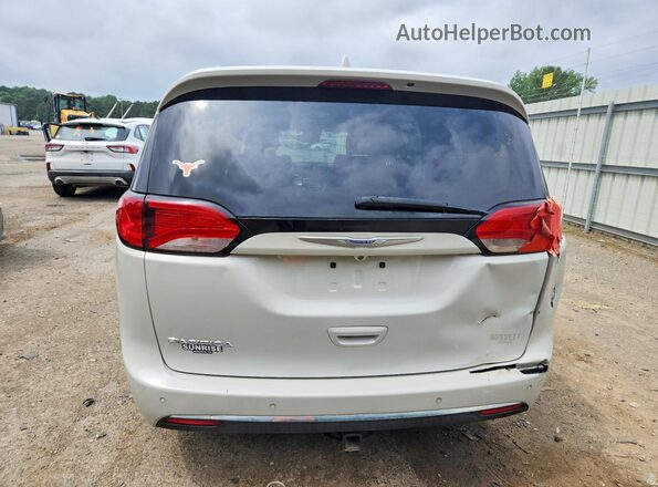 2C4RC1EG3KR604905 2019 CHRYSLER PACIFICA Белый Вид салона спереди