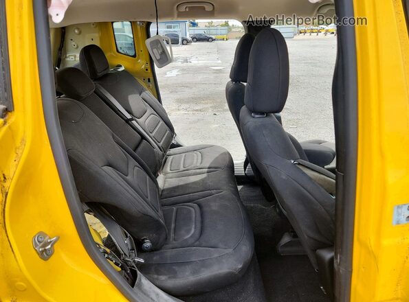 ZACCJABB3JPH84216 2018 JEEP RENEGADE Желтый Вид задней части салона