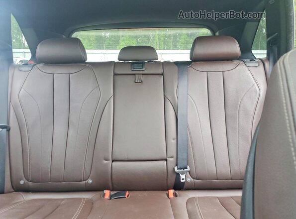 5UXKT0C32H0S81069 2017 BMW X5 Белый Вид задней части салона