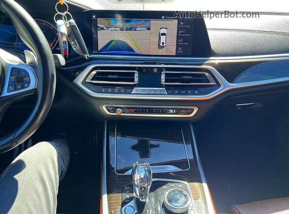 5UXCX4C51KLS37426 2019 BMW X7 White Widok wnętrza z tyłu