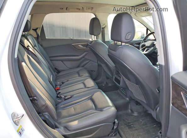 WA1VXAF76LD001088 2020 AUDI Q7 White Widok komory silnika