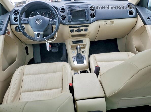 WVGSV7AXXHK020198 2017 VOLKSWAGEN TIGUAN Белый Вид щитка приборов