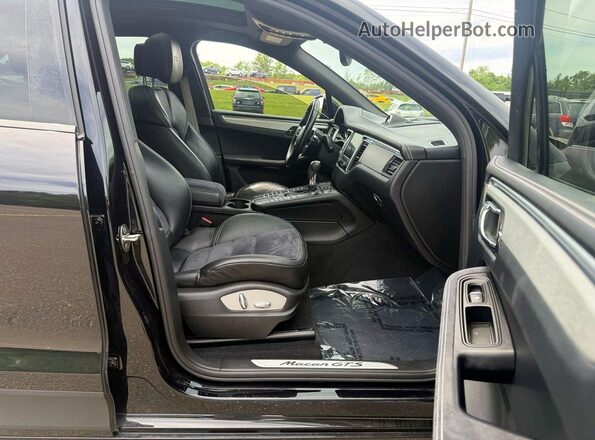 WP1AG2A51HLB56322 2017 PORSCHE MACAN Черный Вид спереди