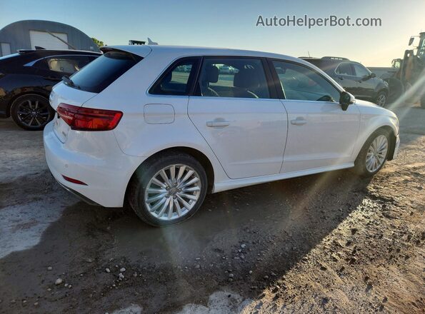 WAUTPBFF8JA062268 2018 AUDI A3 White Передня права чверть