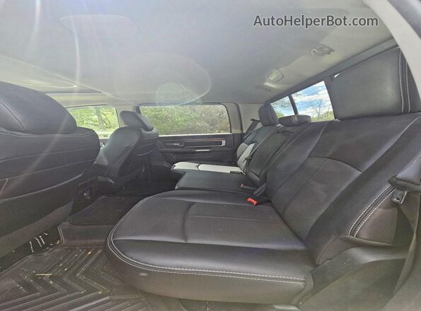 1C6RR7NM6JS238059 2018 RAM 1500 Black Vista interior delantera