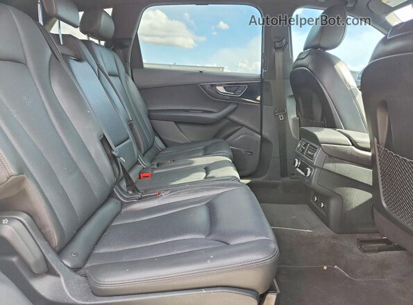 WA1VAAF75JD042598 2018 AUDI Q7 White Vista del compartimento del motor