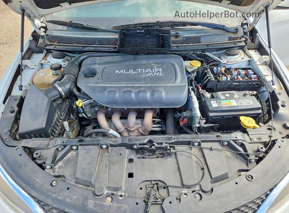 1C3CCCAB1GN112085 2016 CHRYSLER 200 Белый Вид задней части салона