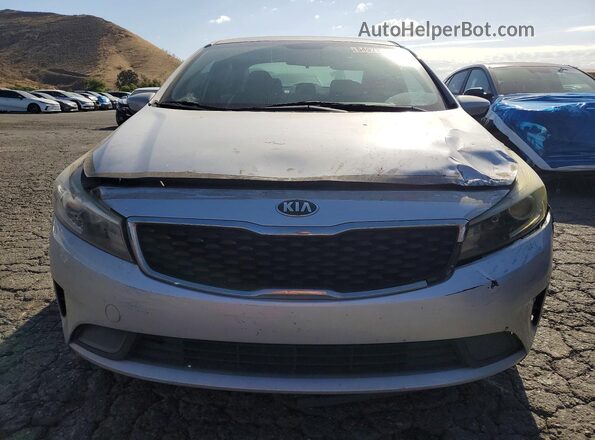 3KPFK4A7XHE156993 2017 KIA FORTE Серебряный Вид сзади