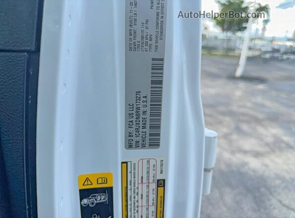 1C4RJXDN8RW173276 2024 JEEP WRANGLER White Widok wnętrza z tyłu