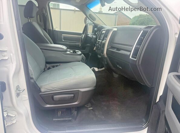 3C6UR5DL8HG620599 2017 RAM 2500 Белый Вид сзади