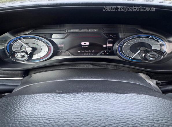 3C63RRRL8NG208142 2022 RAM 3500 White Vista del cuadro de instrumentos