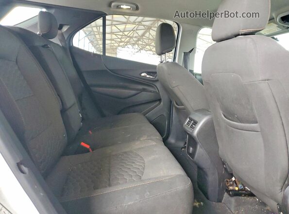 2GNAXSEV6J6288638 2018 CHEVROLET EQUINOX White Widok wnętrza z tyłu