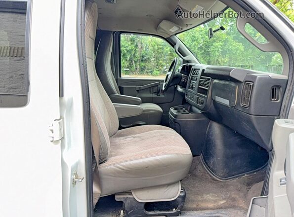 1GAZGPFG1H1341194 2017 CHEVROLET EXPRESS White უკანა ხედი