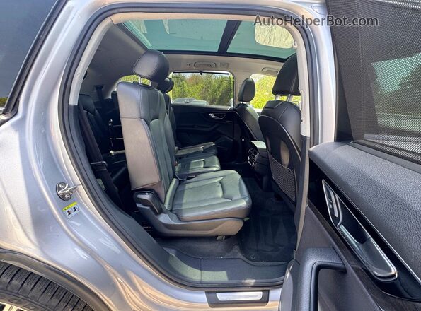 WA1LAAF78HD004851 2017 AUDI Q7 Серебряный Вид салона спереди
