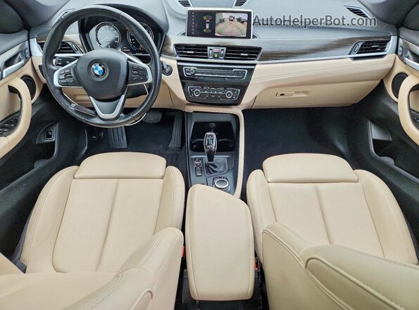 WBXJG7C01L5R93829 2020 BMW X1 Белый Вид панели приборов