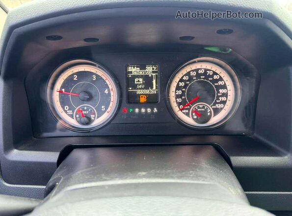 1C6RR7GM5GS176112 2016 RAM 1500 Угольный Вид панели приборов