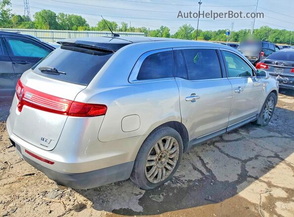 2LMHJ5AT6GBL01824 2016 LINCOLN MKT Серебряный Передняя правая четверть