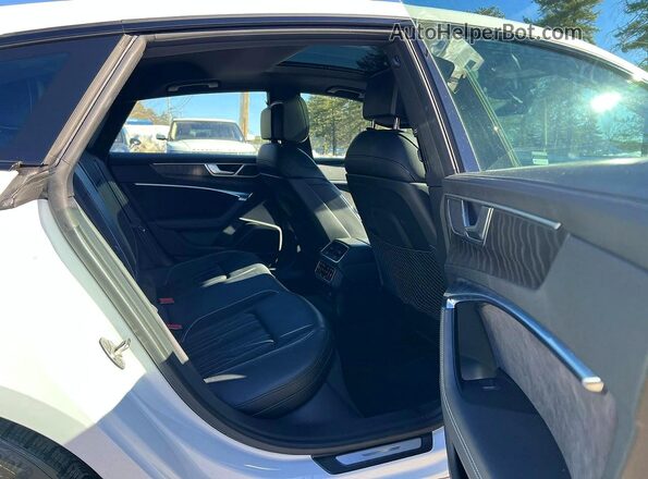 WAUVPBF22MN083202 2021 AUDI A7 White Vista interior delantera