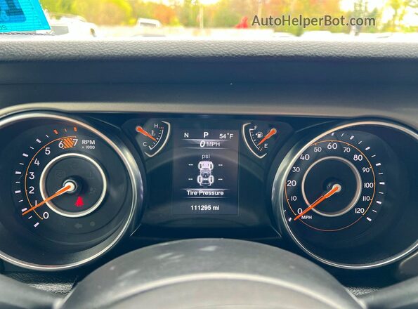 1C4HJXDN1LW204256 2020 JEEP WRANGLER Черный Вид панели приборов