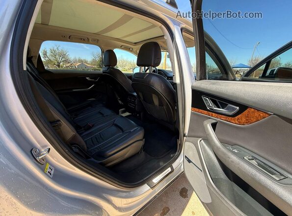 WA1LAAF72JD046552 2018 AUDI Q7 Silver Widok wnętrza z przodu