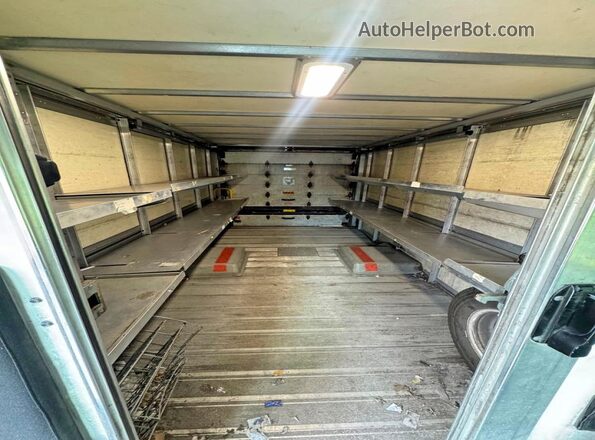 JALB4T170H7W00786 2017 ISUZU NPR White Vista interior delantera