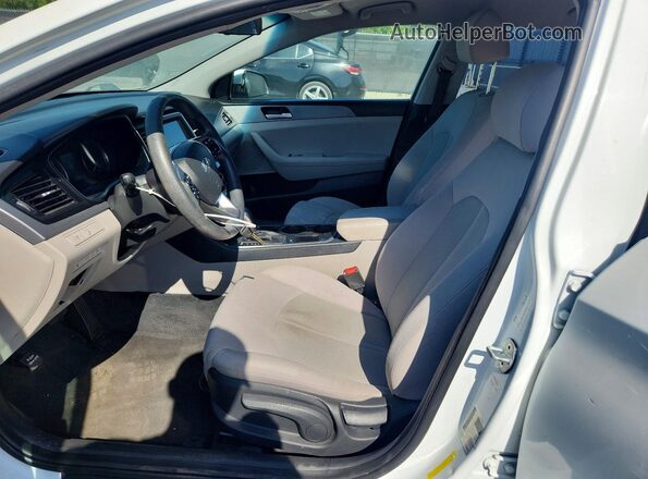 5NPE24AF7JH620407 2018 HYUNDAI SONATA White Вид панелі приладів