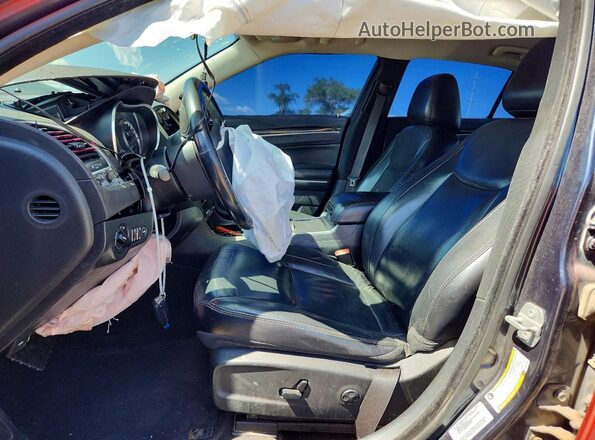 2C3CCAAG3GH141936 2016 CHRYSLER 300 Красный Вид панели приборов