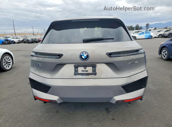 WB523CF08RCP61875 2024 BMW IX Gray Vista interior delantera