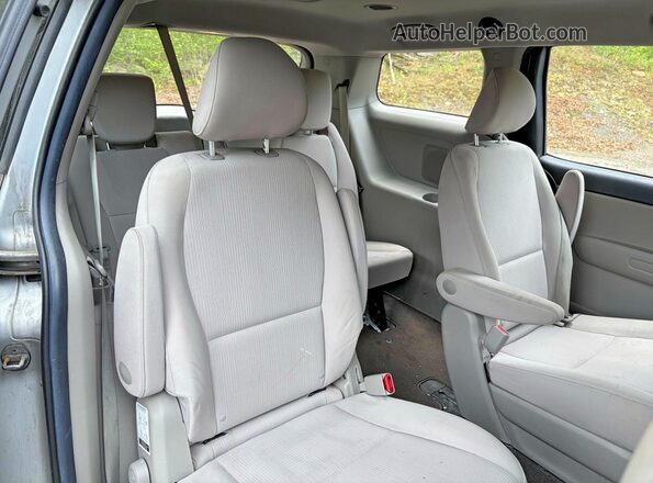 KNDMA5C17K6559206 2019 KIA SEDONA Серый Вид салона спереди