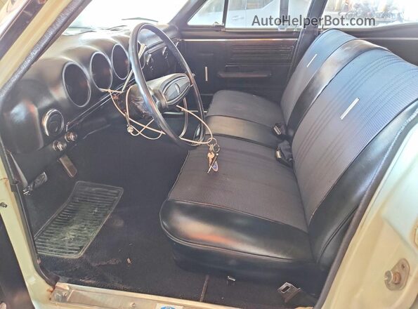 8K31F130395 1968 FORD FAIRLANE White Вид салону спереду
