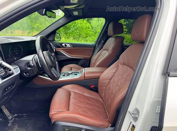 5UX23EU05R9T11163 2024 BMW X5 Белый Вид салона спереди