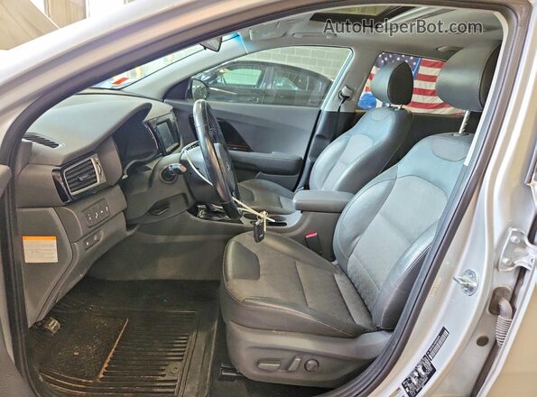 KNDCC3LC4H5052676 2017 KIA NIRO Серебряный Вид задних сидений