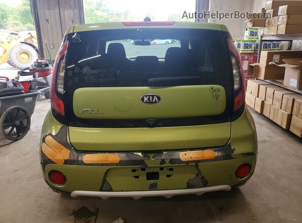 KNDJP3A5XH7878680 2017 KIA SOUL Зеленый Вид салона спереди