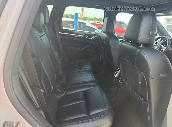 WP1AE2A20HLA75758 2017 PORSCHE CAYENNE Белый Вид подкапотного пространства