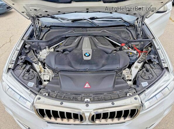 5UXKU6C37H0W38407 2017 BMW X6 White Вид панелі приладів